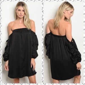 Fun and flirty off the shoulder dress💕